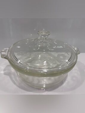 Vintage Pyrex clear glass covered casserole w etched floral lid- round